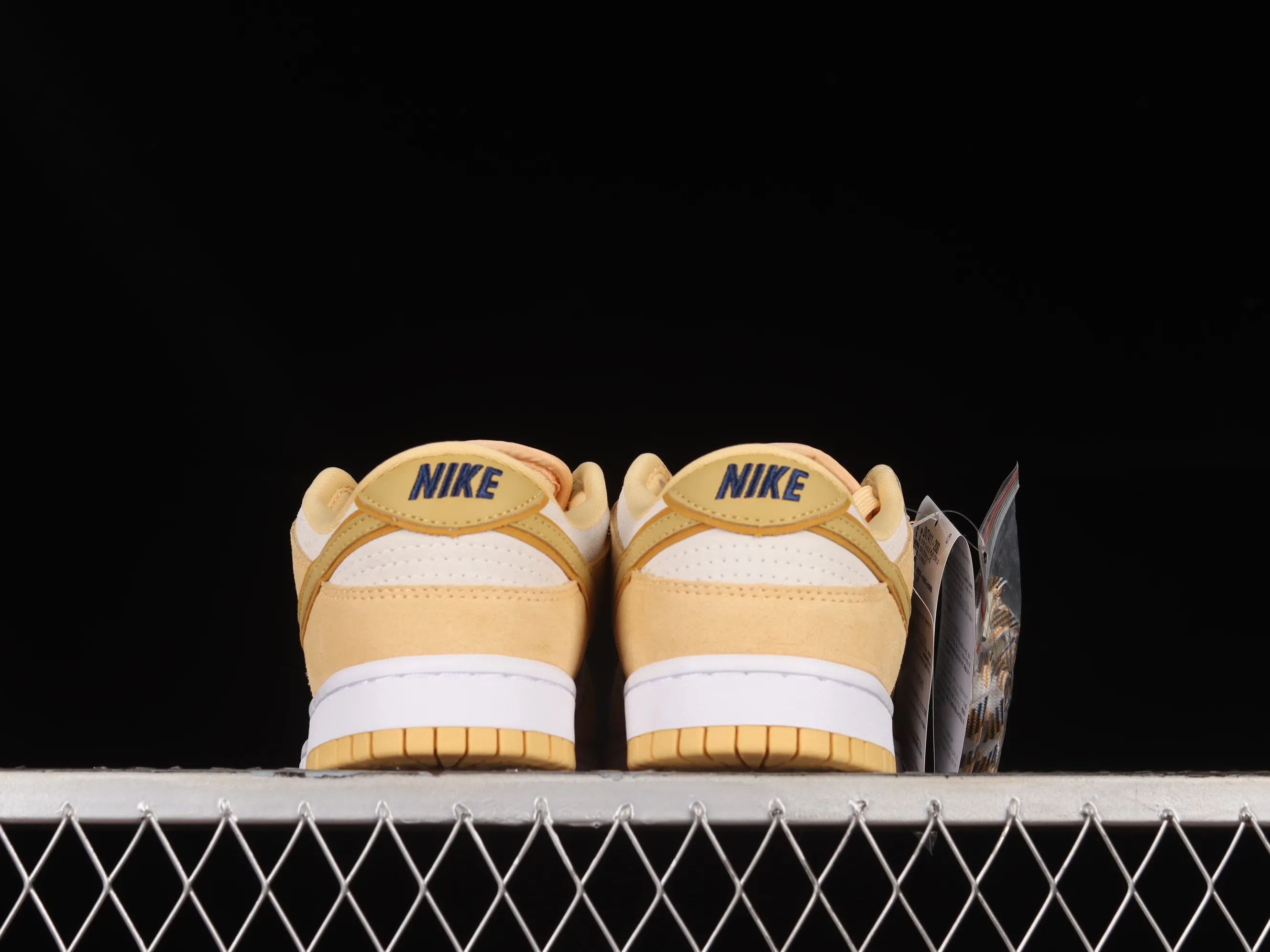 All categories Nk SB Dunk series Nk SB Dunk Low low-top sneakers Nk Dunk Low "Gold Suede" cheese pudding ice cream yellow and white SB low-top casual sports skateboard shoes DV7411-200